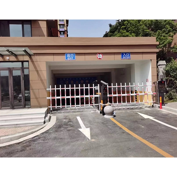 學(xué)校大門(mén)車牌識(shí)別道閘